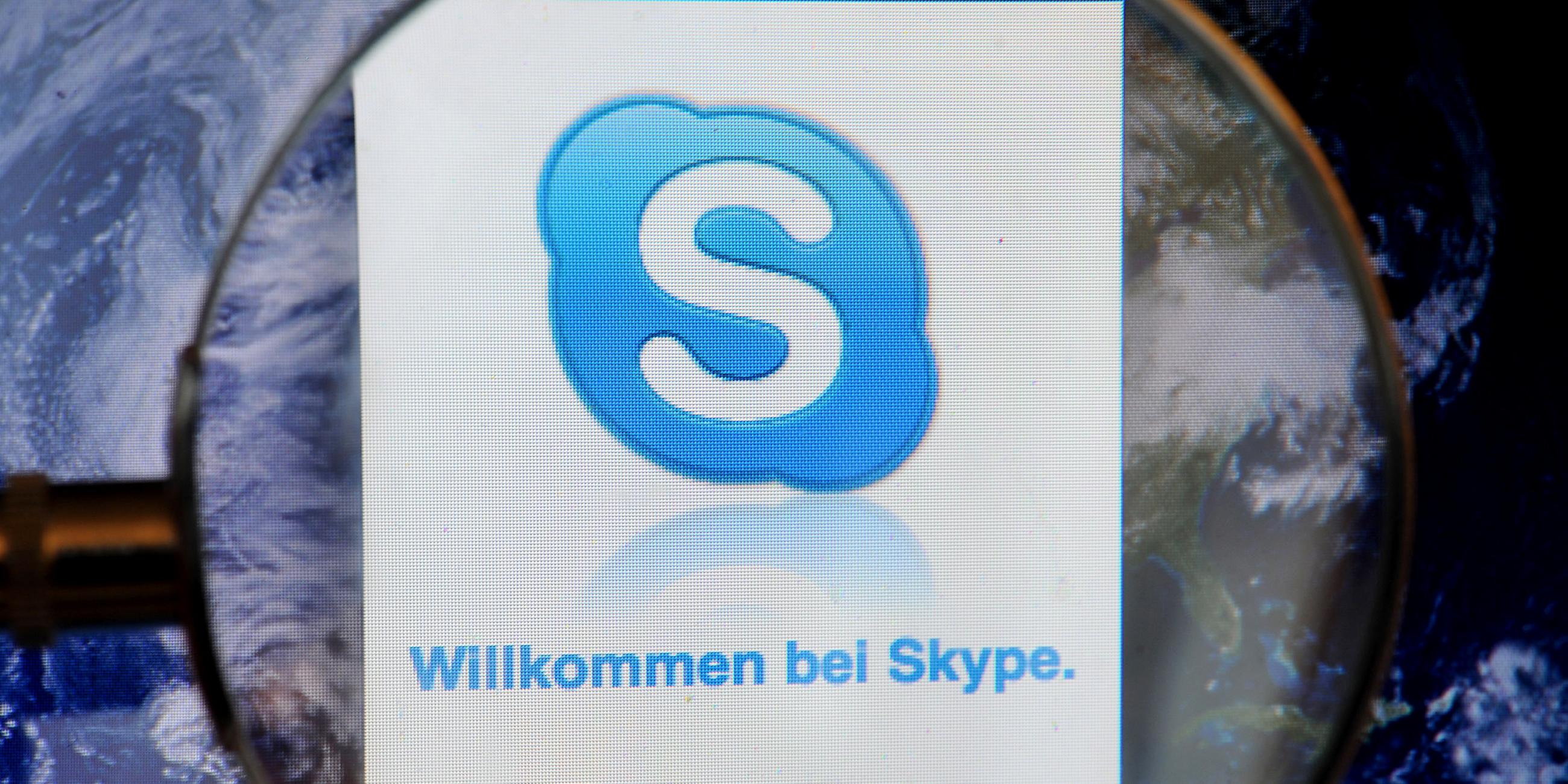 Lupe vergrössert Logo von Skype