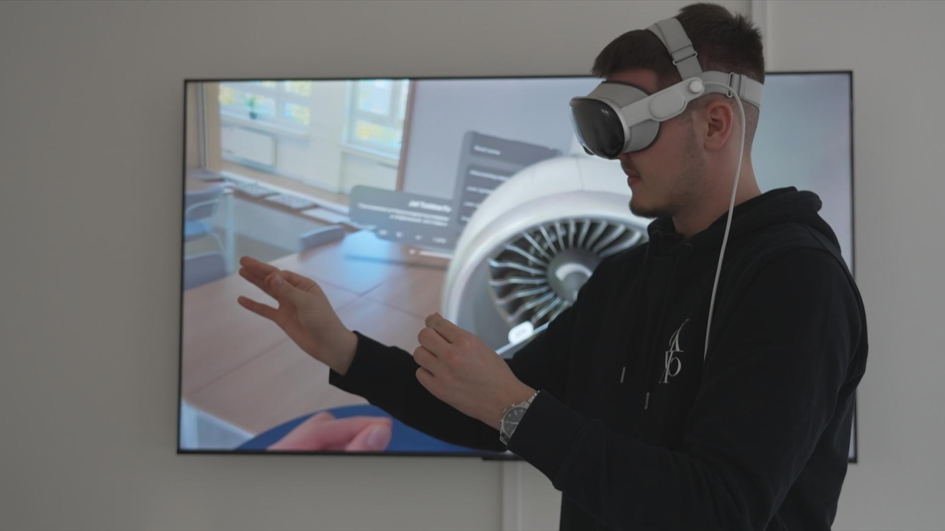 Hunge mit VR-Brille