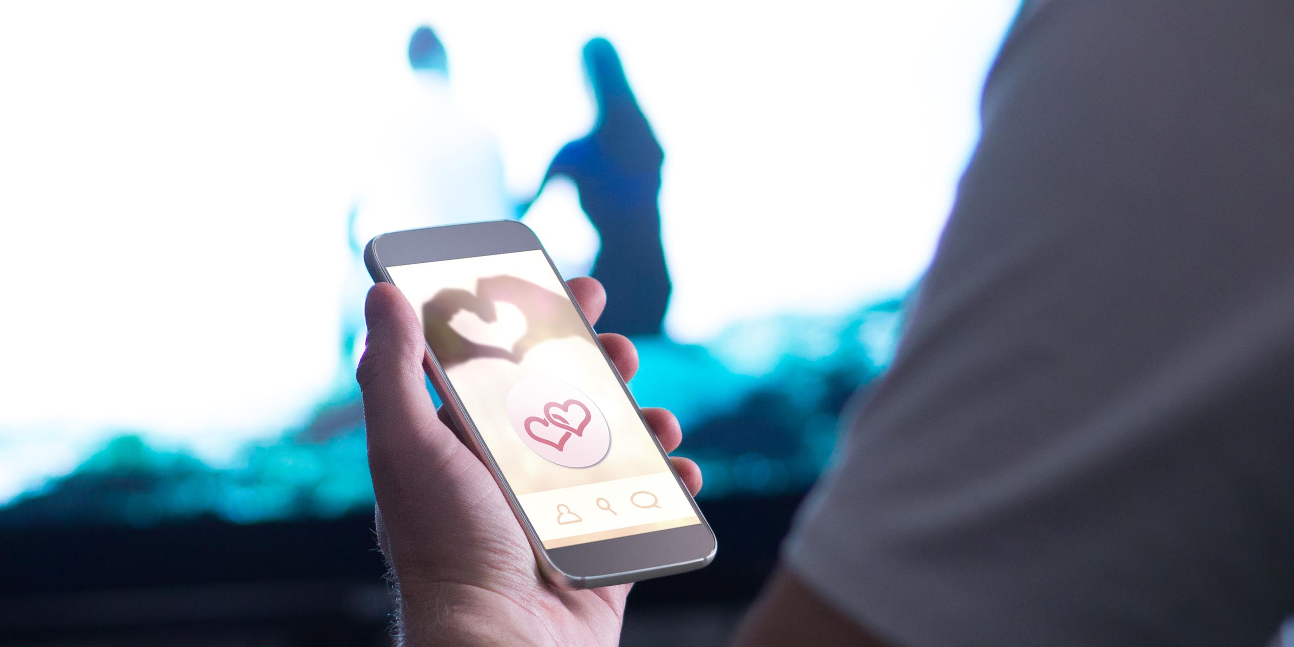 Smartphone mit Online-Dating-App