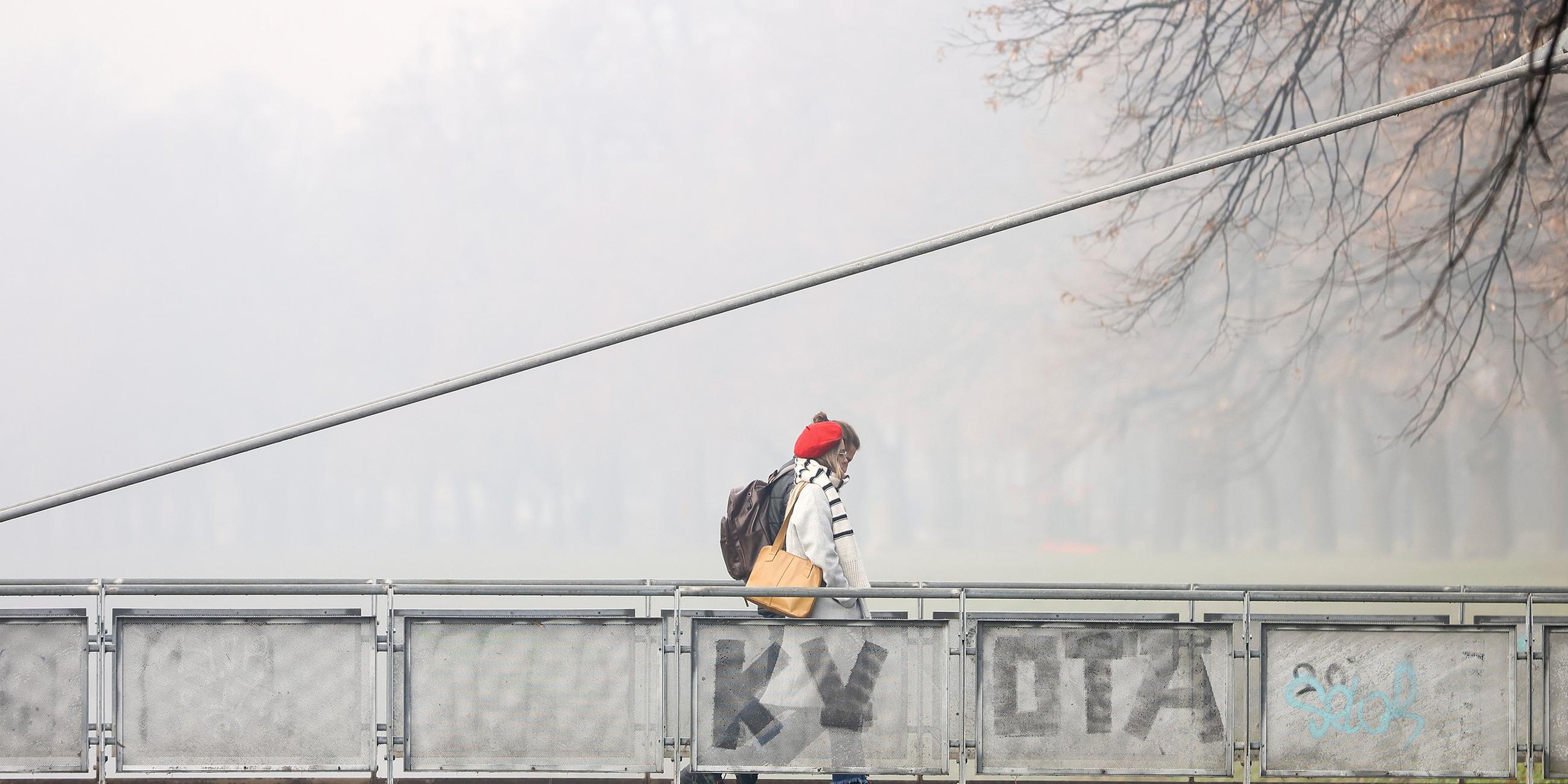 Smog hängt wie Nebel über Sarajewo