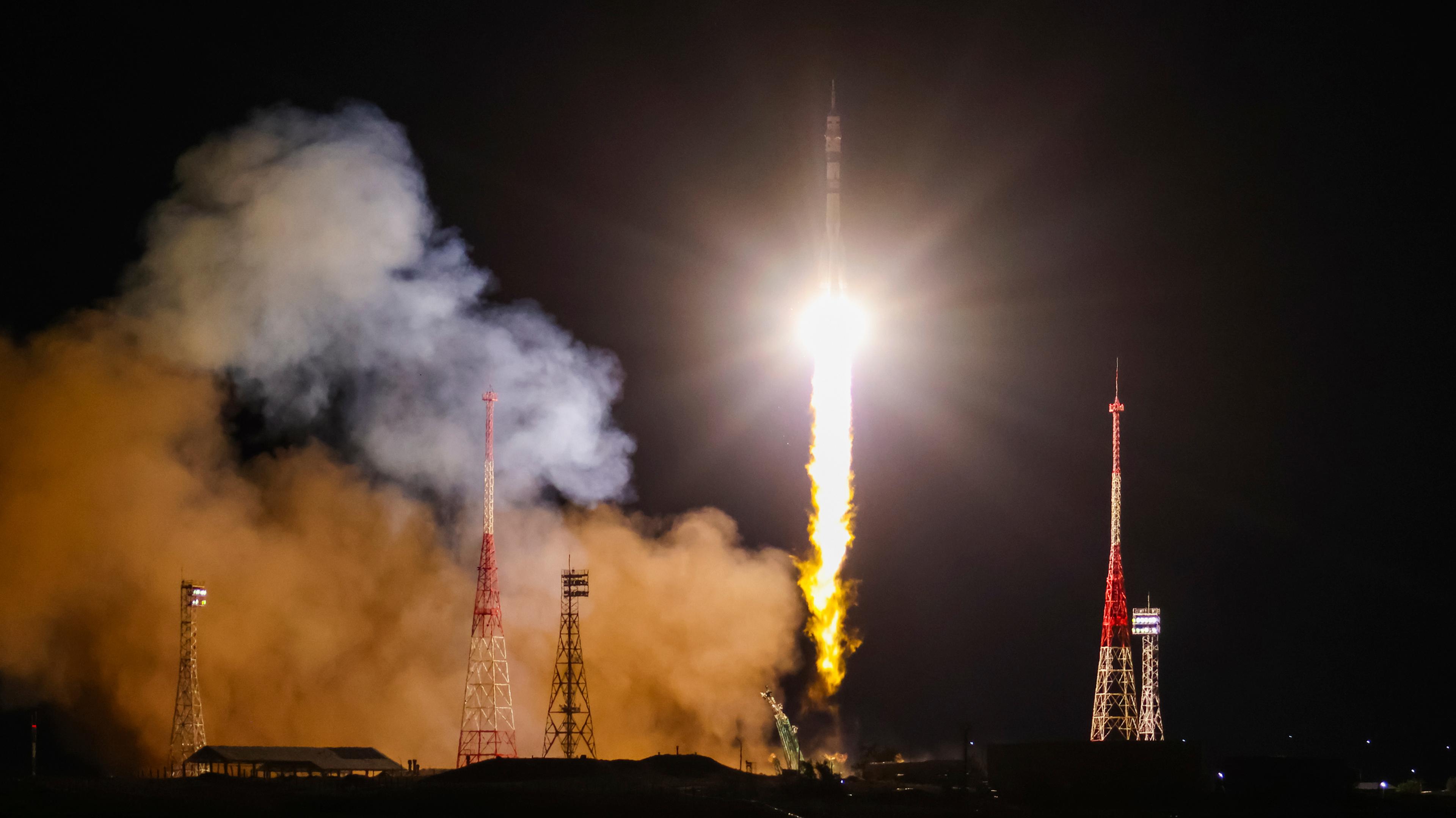 Der Start der Sojus-2.1-Trägerrakete mit dem Raumschiff Sojus MS-26.