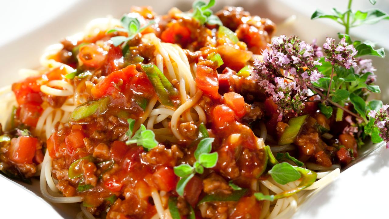 Spaghetti mit Lamm-Gemüsebolognese von Armin Roßmeier - ZDFmediathek