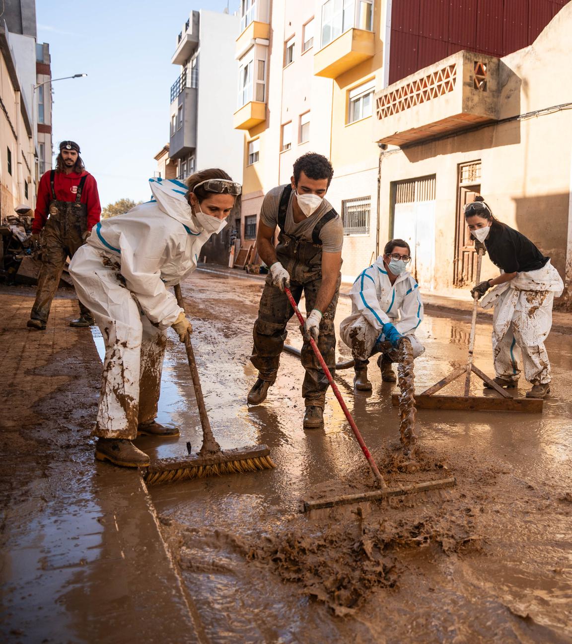 Aufräumarbeiten nach Überschwemmung in Spanien