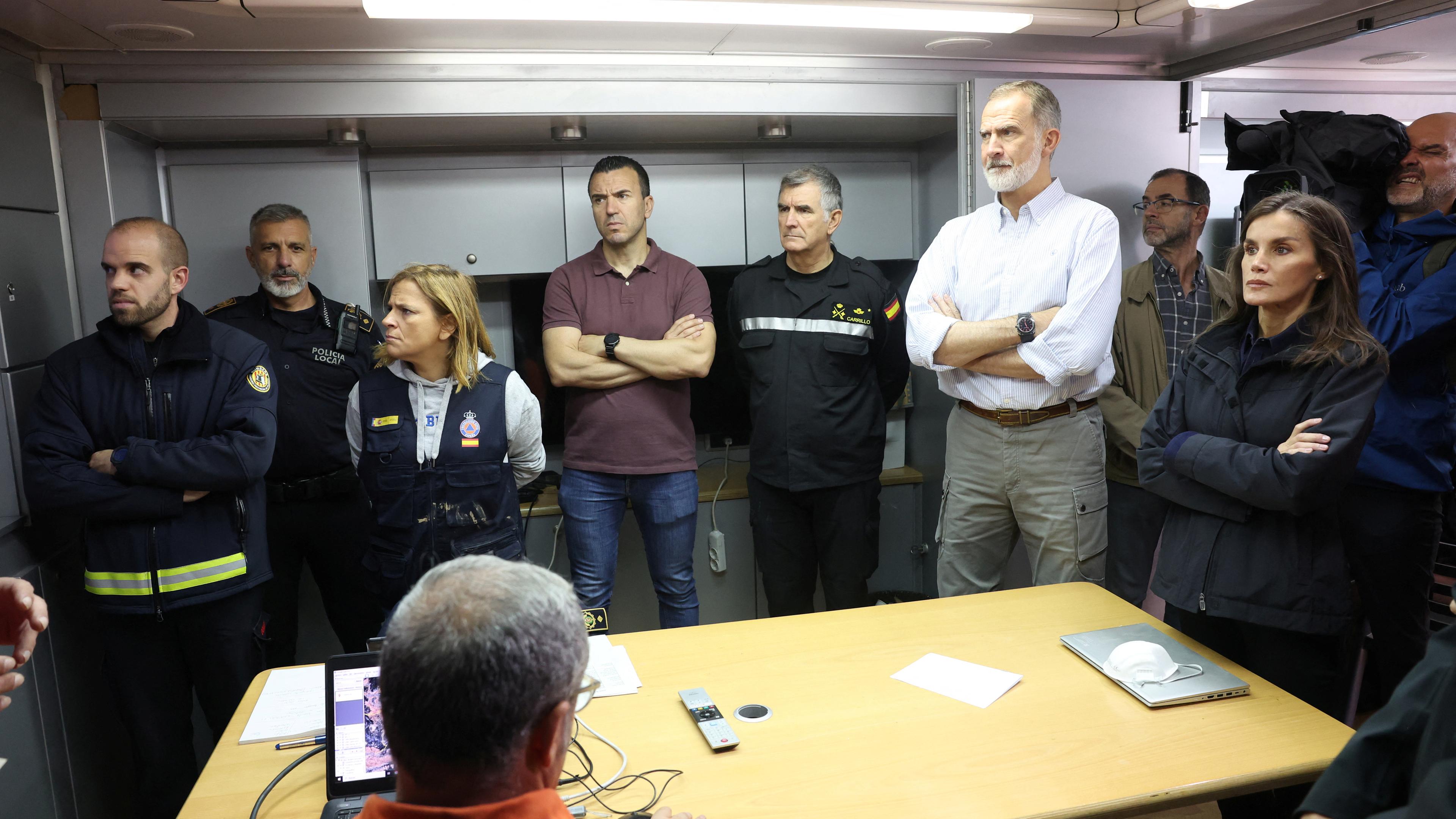 Spaniens König Felipe und Königin Letizia besuchen betroffene Gebiete in Valencia