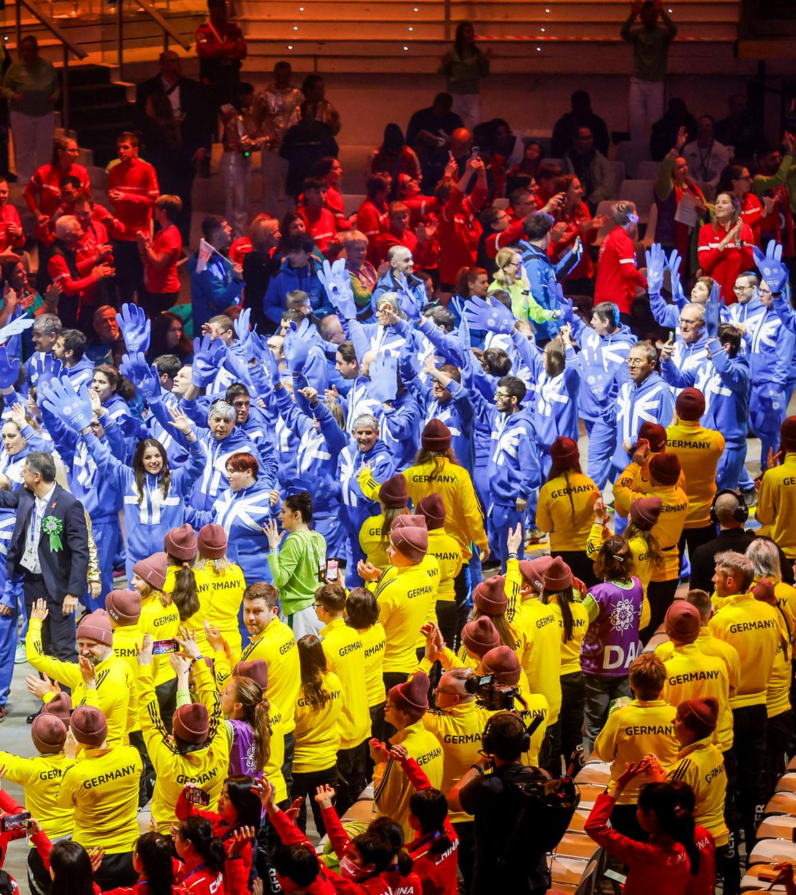 Die Athle*innen während ihrem Einzug bei den Special Olympics.