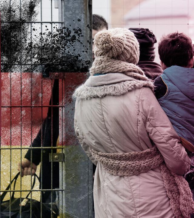 Flüchtlinge warten an der Landesaufnahmebehoerde in Braunschweig