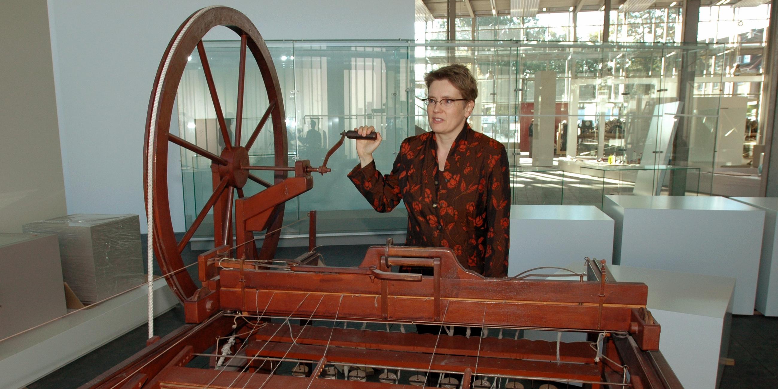 erster mechanischer webstuhl spinning jenny