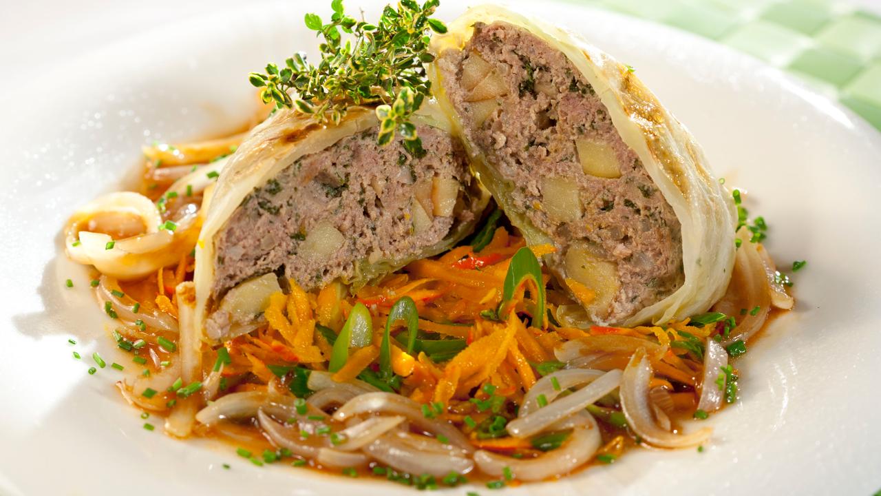 Spitzkohlroulade mit Rinderhack-Apfelfüllung - ZDFmediathek