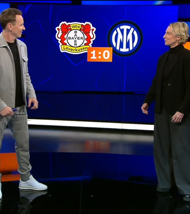 Moderator Jochen Breyer und Expertin Martina Voss-Tecklenburg im aktuellen Sportstudio.