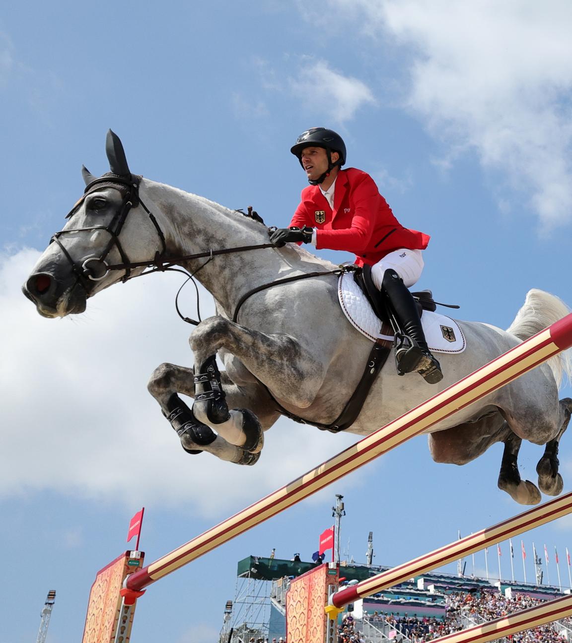 Deutschlands Christian Kukuk reitet auf Checker 47 durch den Parcours.