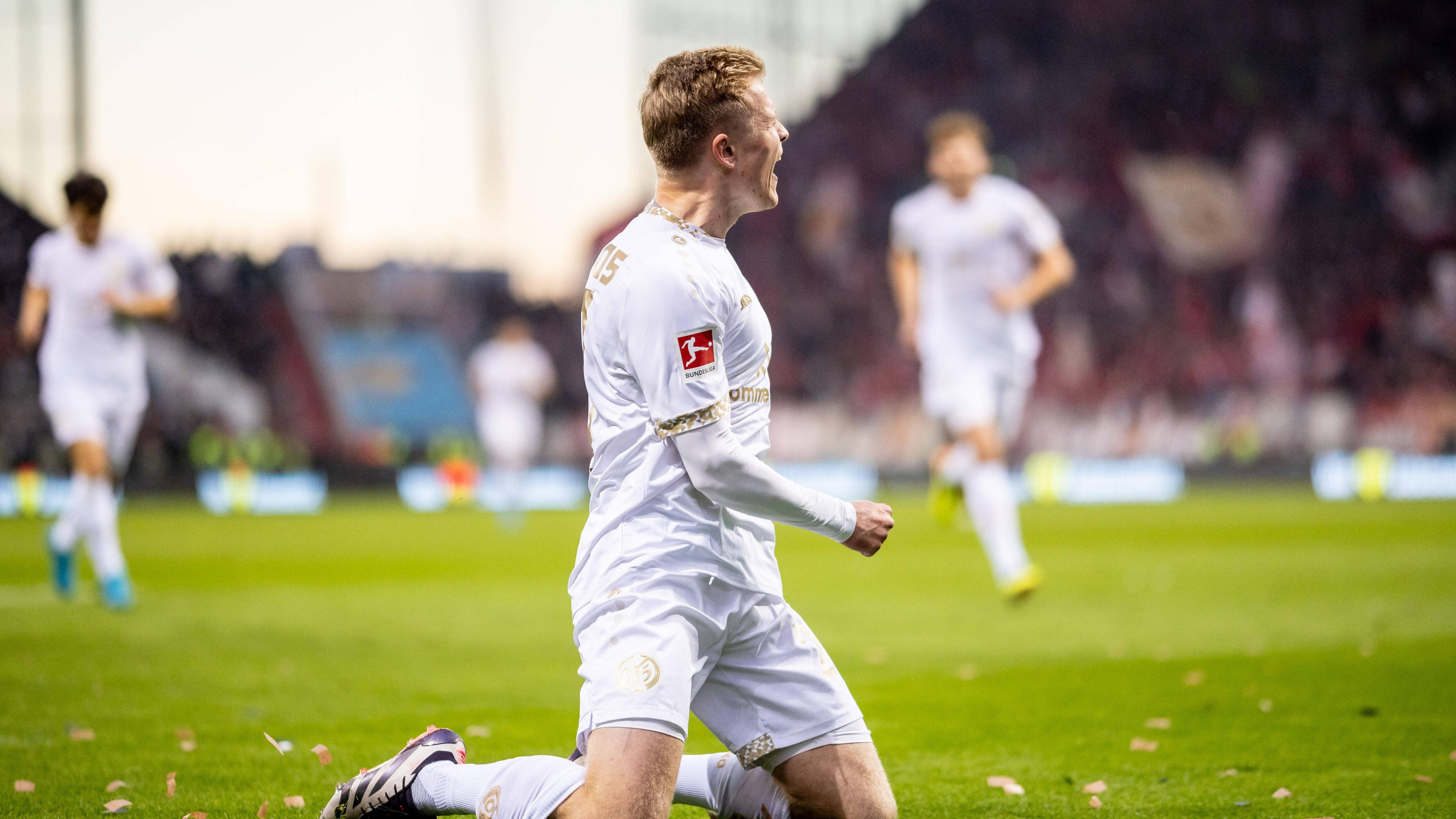 Jonathan Burkardt (1. FSV Mainz 05, 29) bejubelt Treffer zum 0:1. 