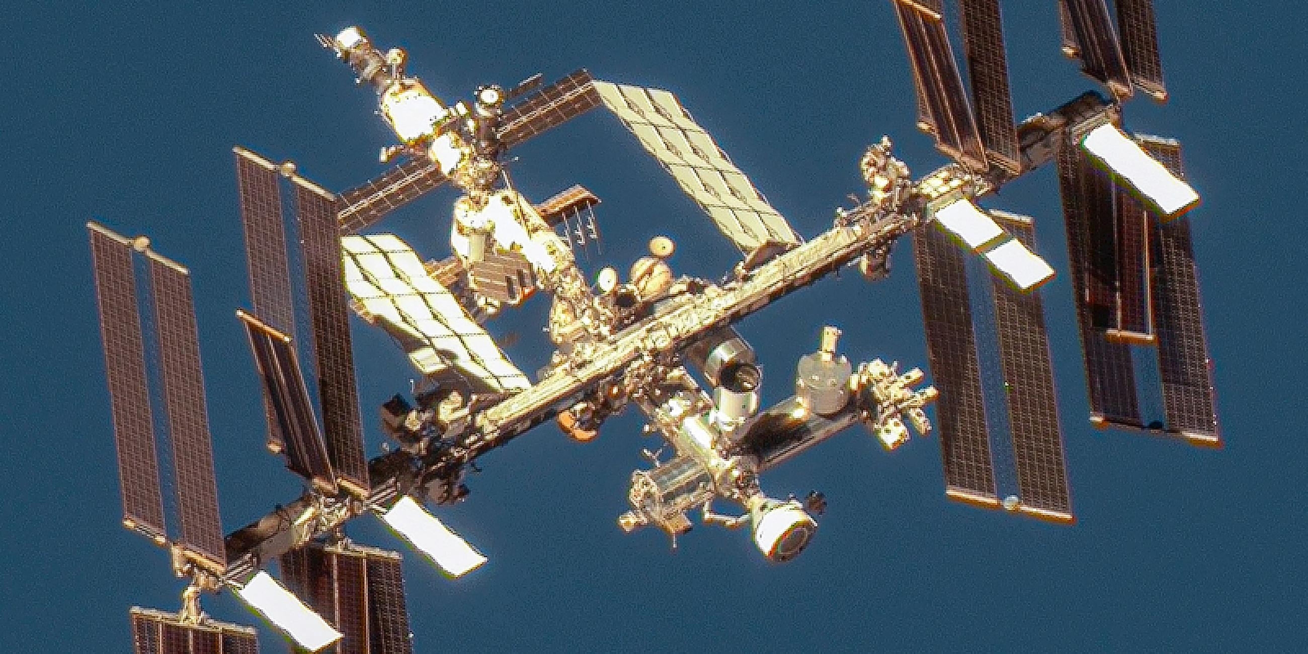 Boeings "Starliner"-Raumkapsel dockt am vorderen Port der Internationalen Raumstation ISS an, Aufnahme vom 07.06.2024