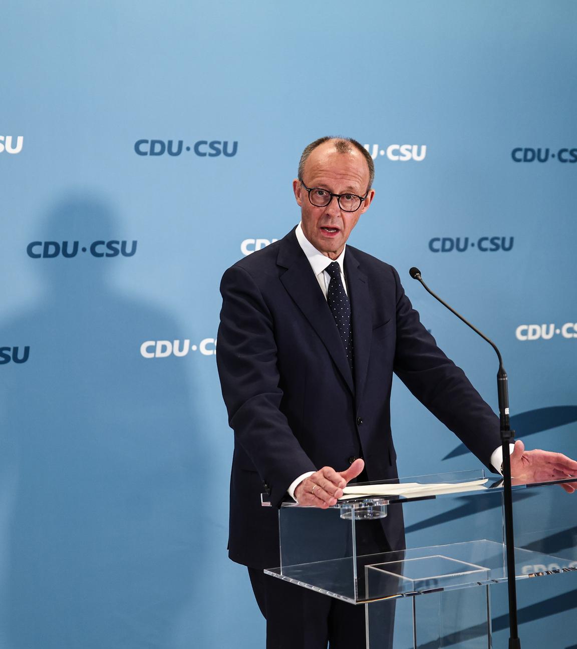 Friedrich Merz, CDU-Bundesvorsitzender und Fraktionsvorsitzender der CDU/CSU-Fraktion im Bundestag, gibt ein Statement zu dem tödlichen Angriff in einem Park in Aschaffenburg. 