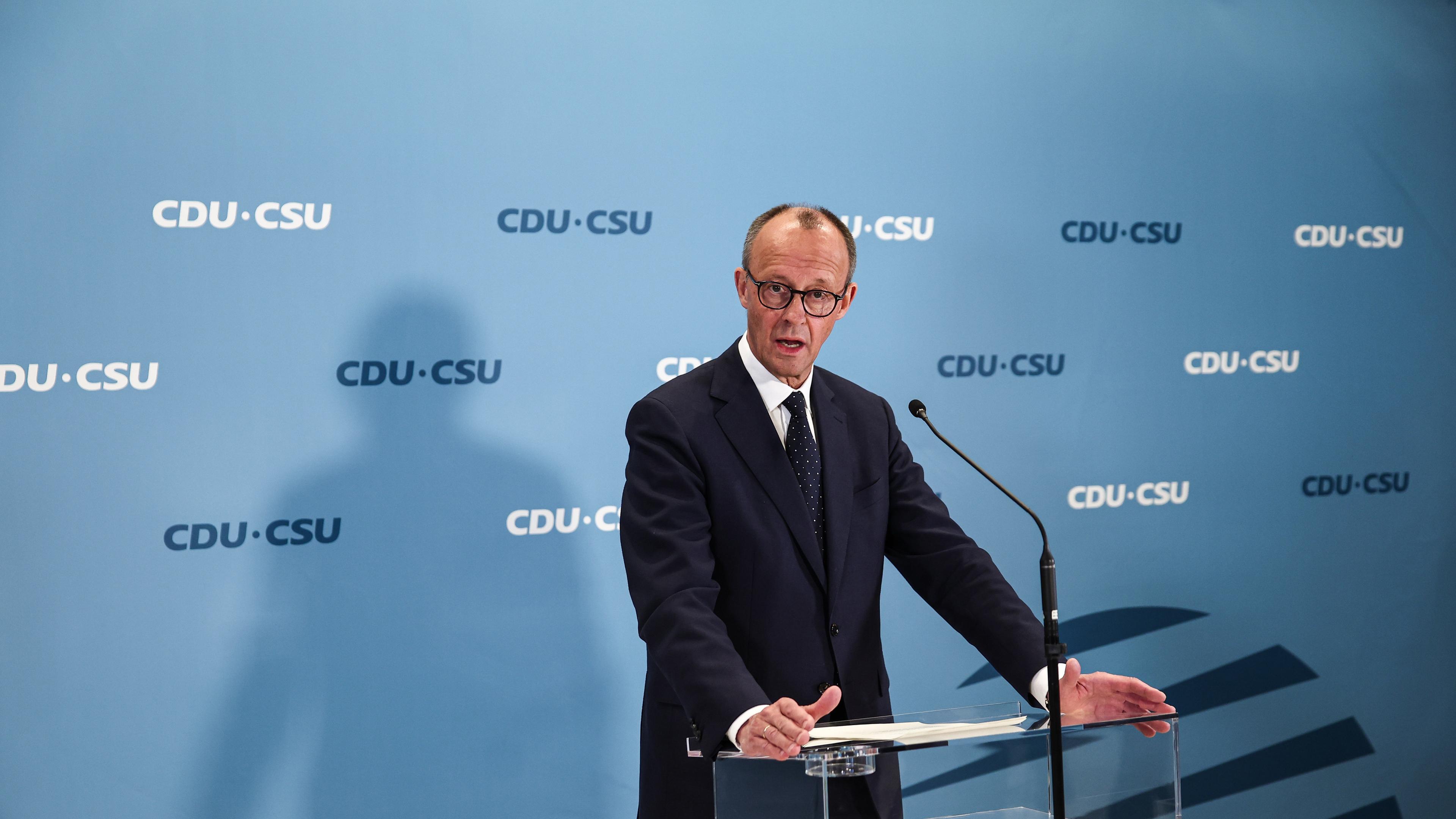 Friedrich Merz, CDU-Bundesvorsitzender und Fraktionsvorsitzender der CDU/CSU-Fraktion im Bundestag, gibt ein Statement zu dem tödlichen Angriff in einem Park in Aschaffenburg. 