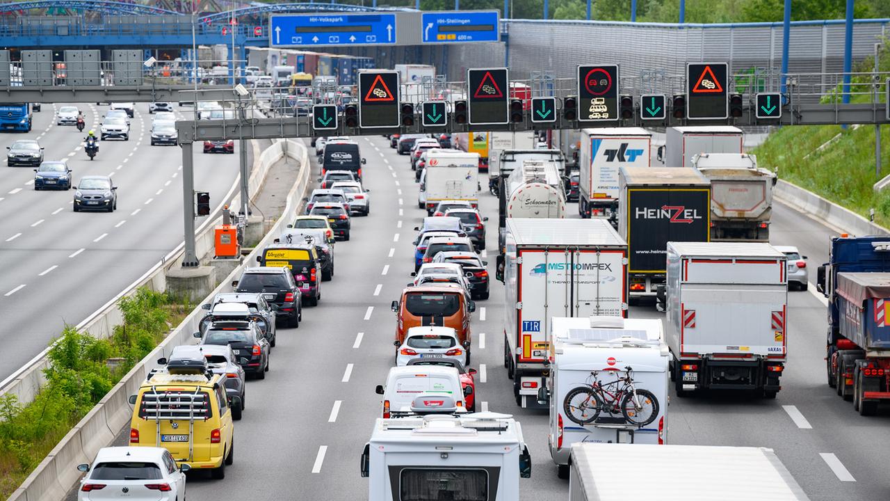 Verkehr über Fronleichnam: ADAC Erwartet Stau Auf Autobahnen - ZDFheute