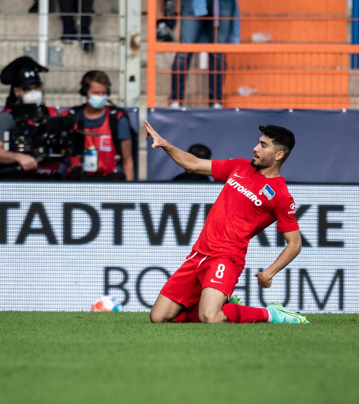 Suat Serdar bejubelt einen Treffer für Hertha BSC beim VfL Bochum