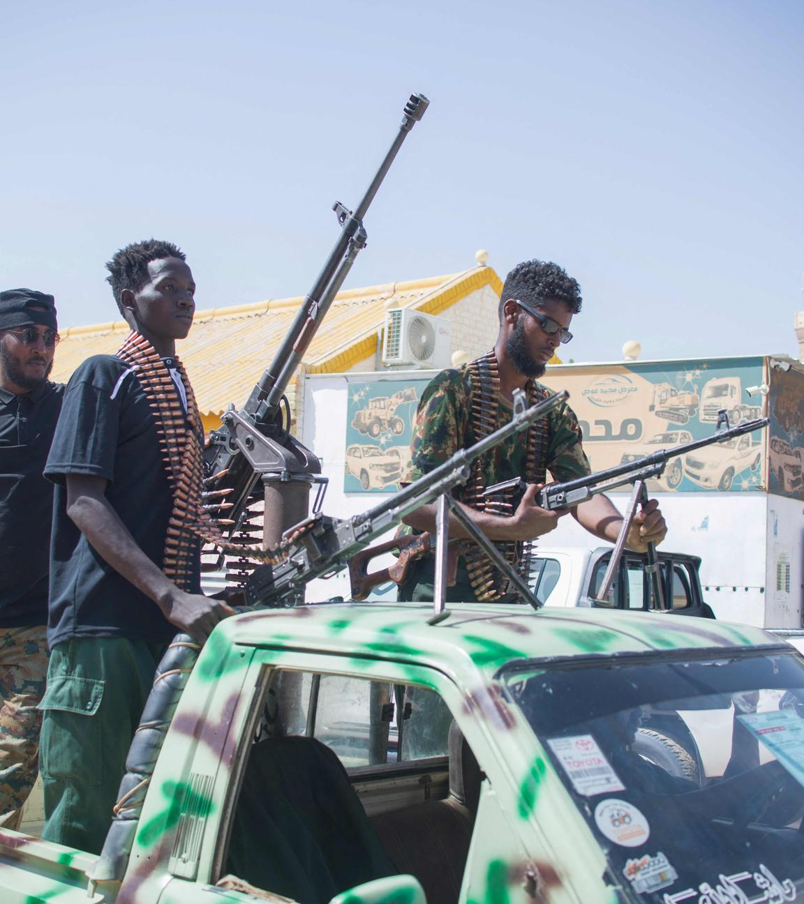 Mitglieder der Sudanesischen Streitkräfte unter Abdel Fattah Burhan bei einer Parade in der Stadt Karima im Mai.
