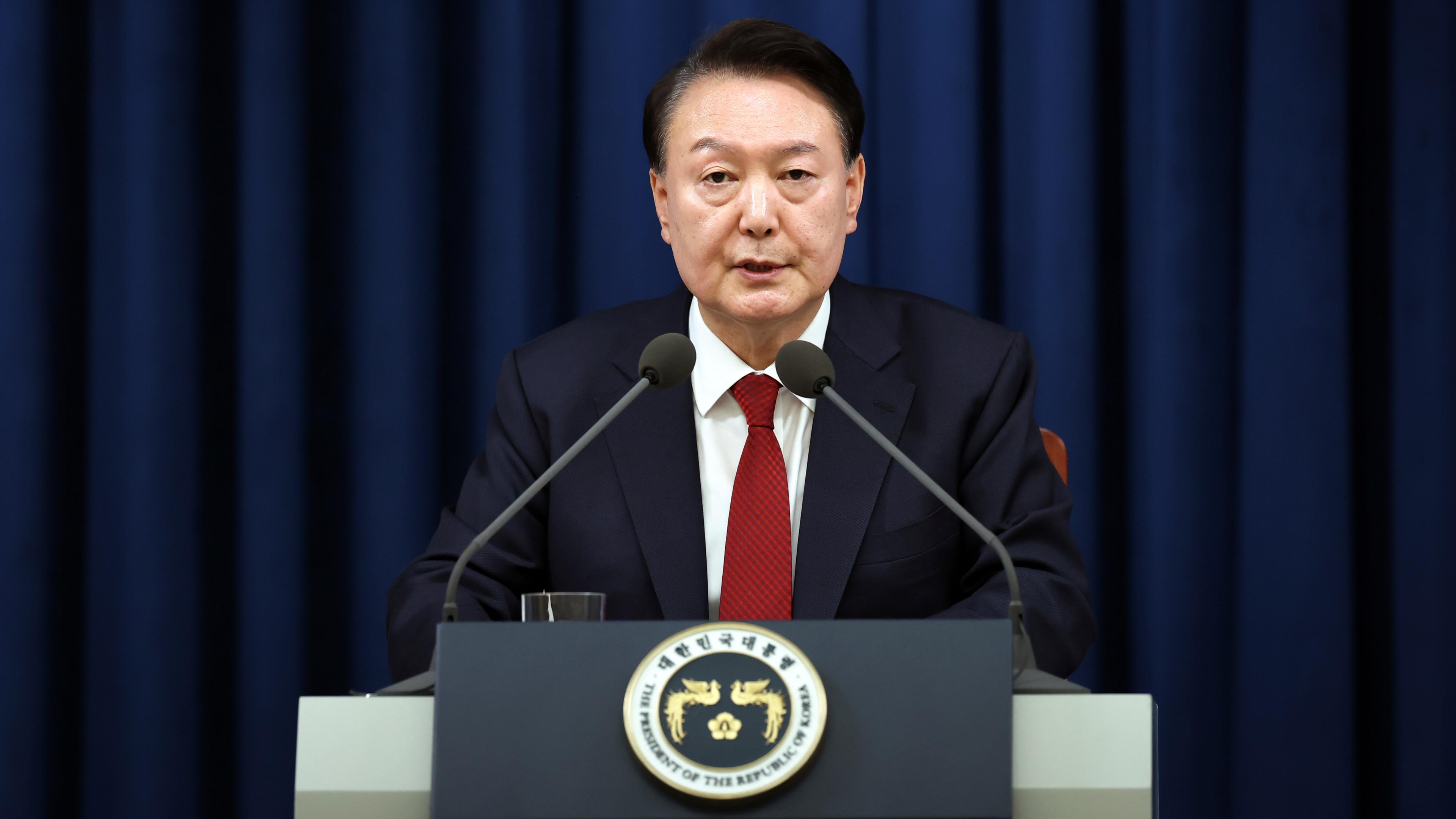 Südkoreas Präsident Yoon Suk Yeol während einer Pressekonferenz im Präsidialamt.