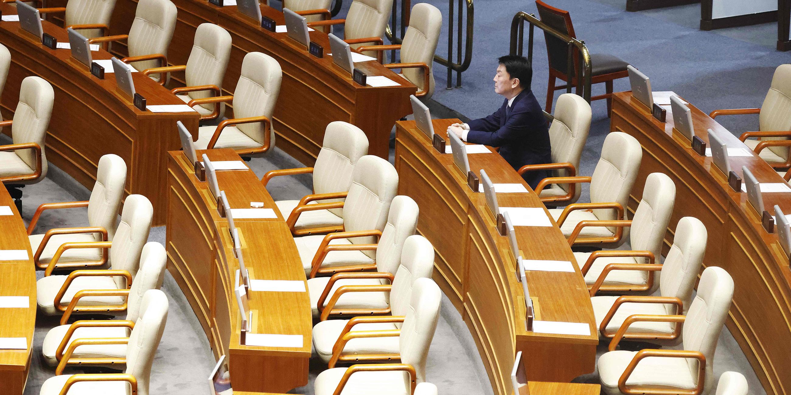 Leere Sitze der Partei PPP im südkorenischen Parlament in Seoul.