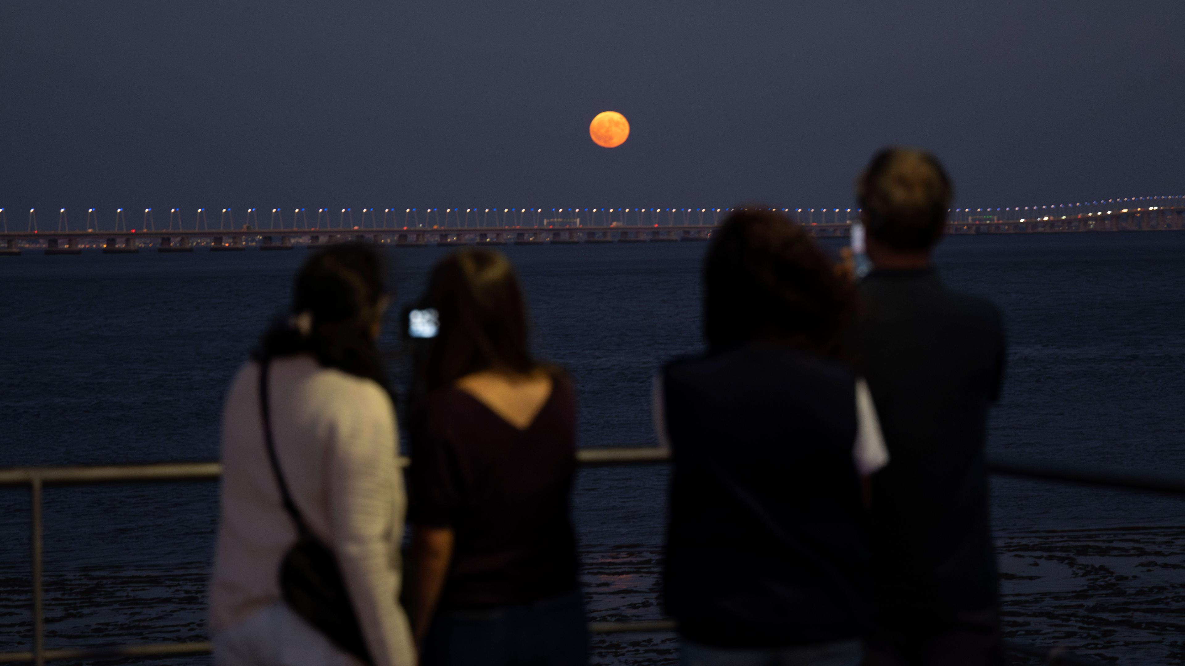 Supermond in Lissabon am 19.08.2024.