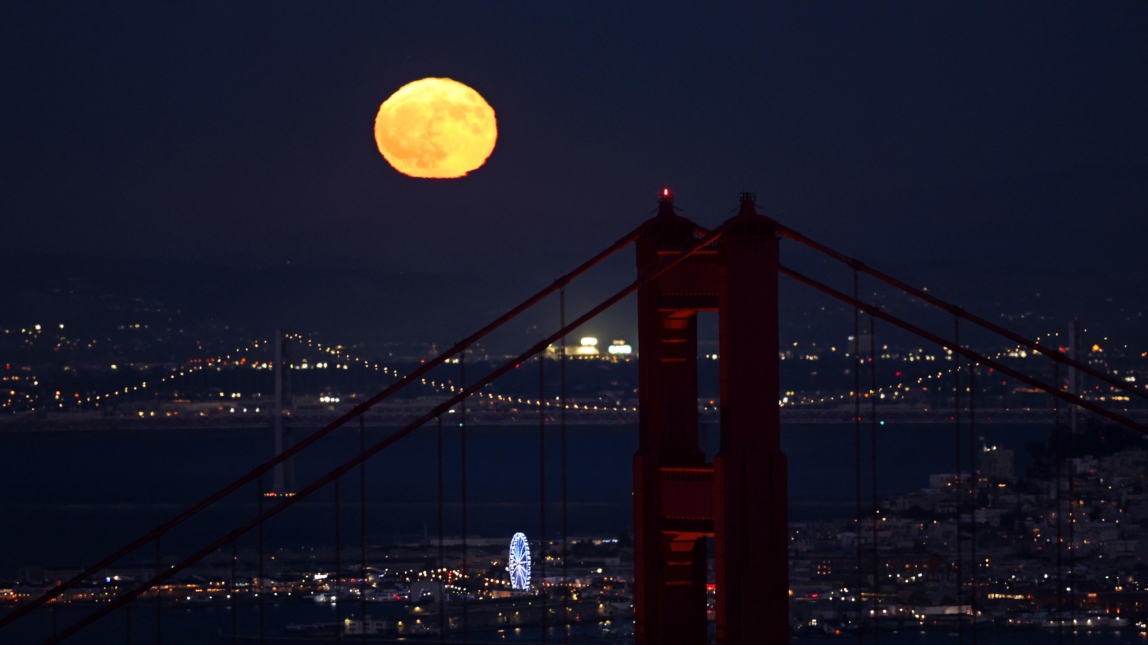 Supermond in San Francisco am 19.08.2024.