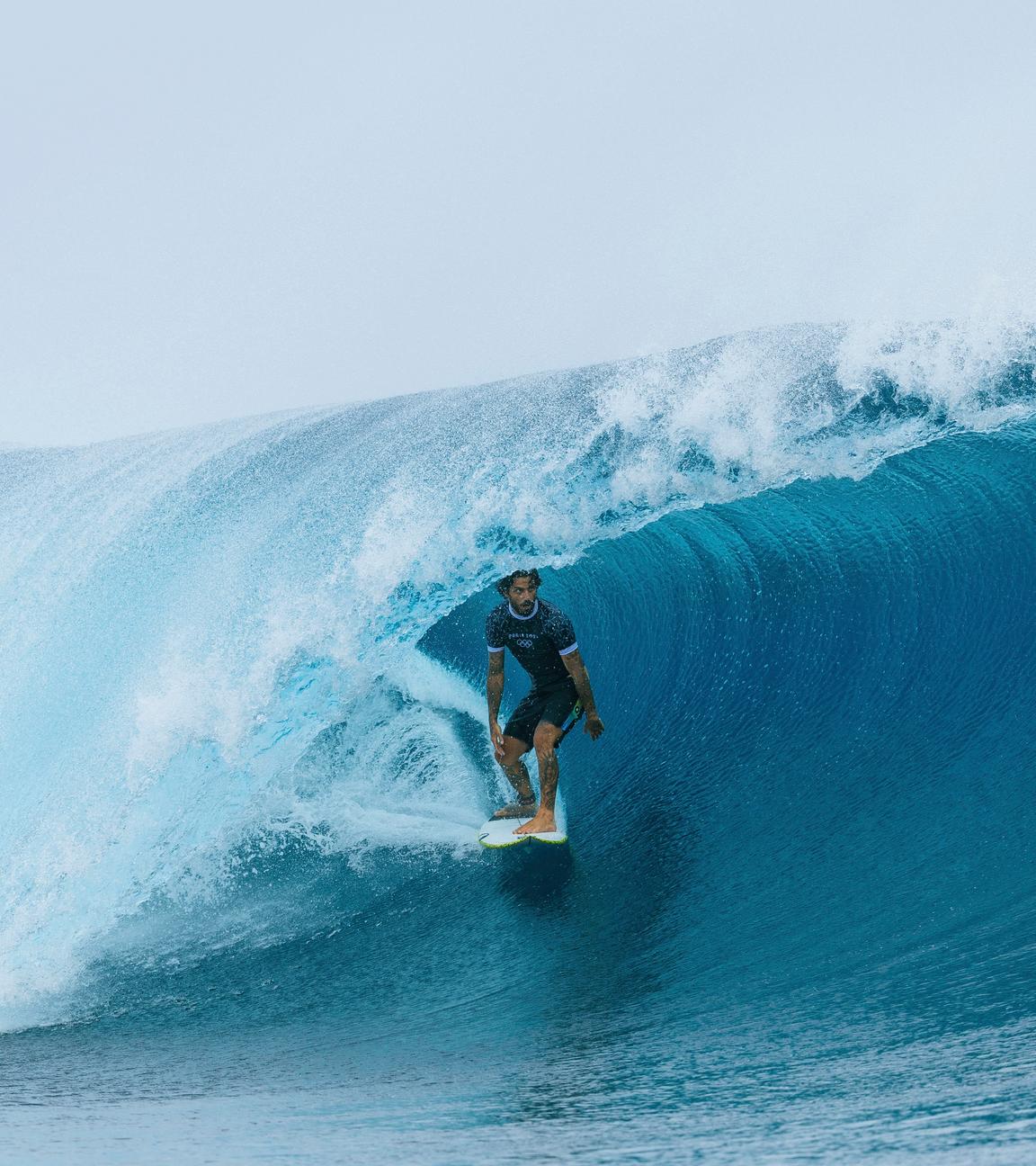 22.07.2024, Französisch-Polynesien, Teahupo'o, vor den Olympischen Sommerspielen 2024: Der brasilianische Surfer Felipe Toledo beim Training