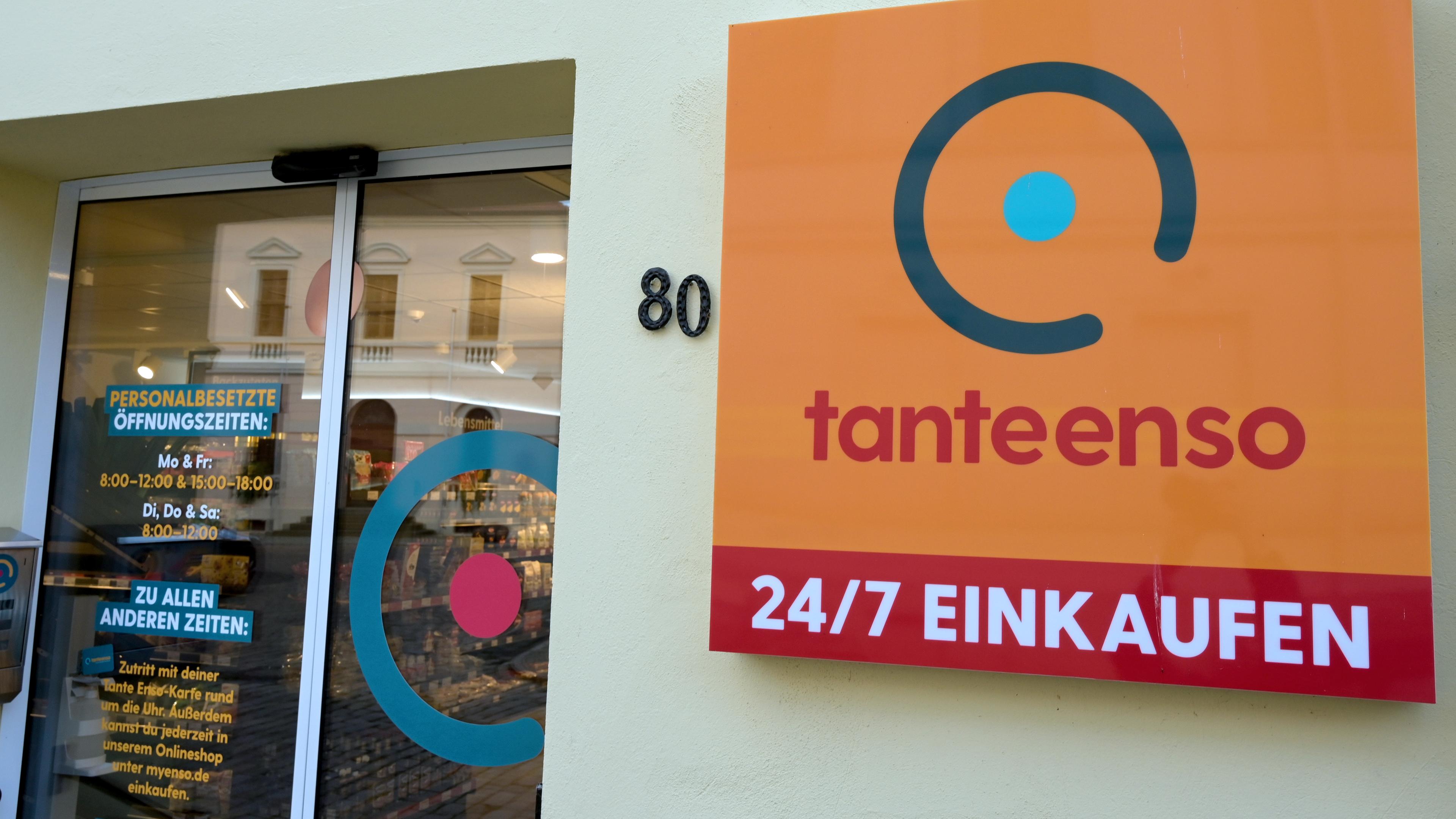 "24/7 einkaufen" steht am Eingang zum Tante-Enso-Laden in Wörlitz.  