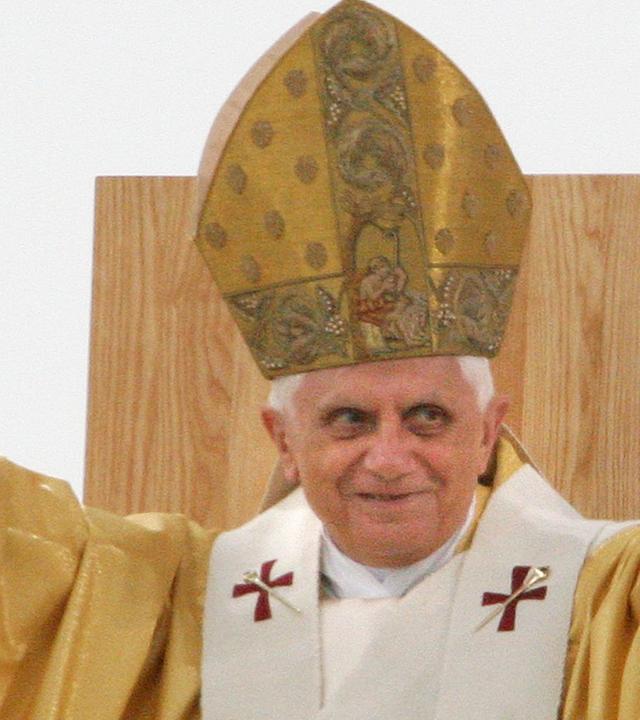 Benedikt XVI. vor dem Kölner Dom (19.08.2005)