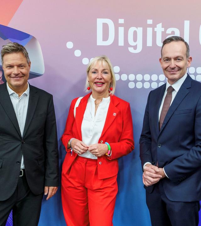 Digital-Gipfel: Reden Wissing und Habeck