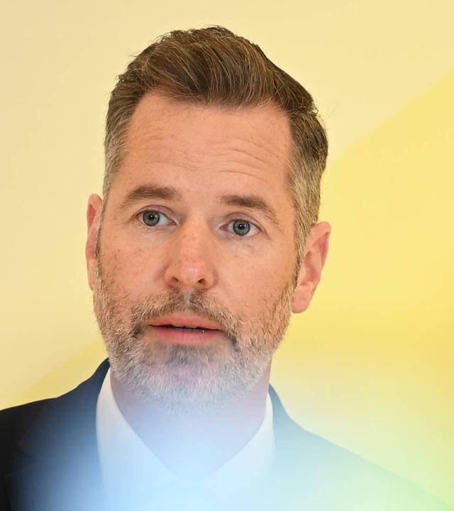 Dürr (FDP): "Unwürdiges Schauspiel"