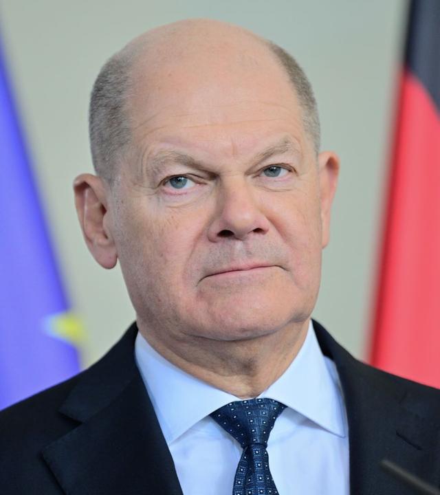 Übergabe EFI-Gutachten an Olaf Scholz