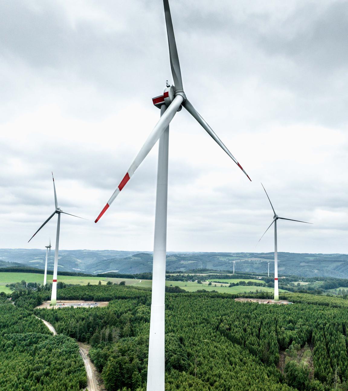 Windräder auf einem Feld in Hohenlimburg