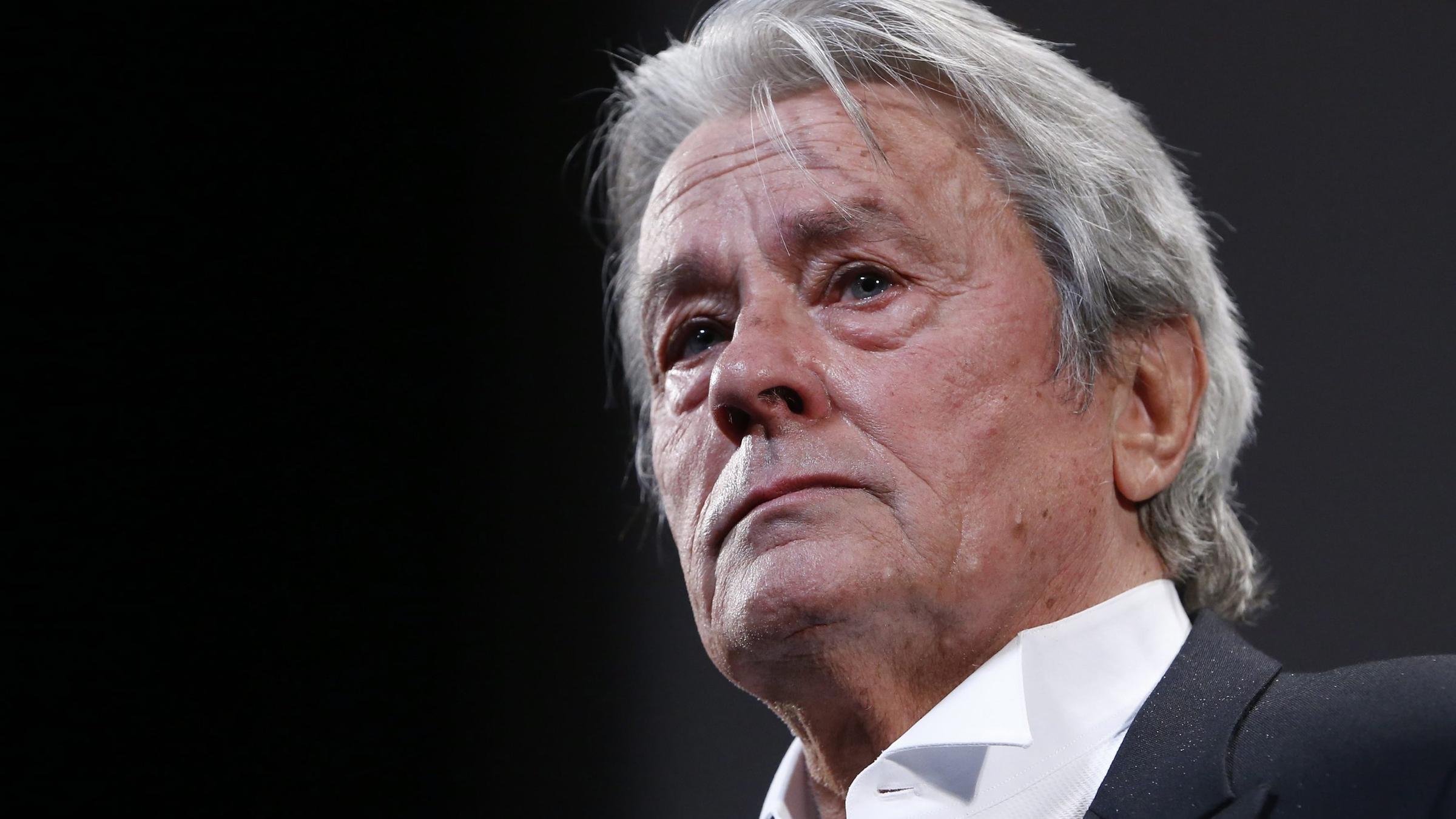 Cannes Ehrt Leinwandlegende Goldene Ehrenpalme Fur Alain Delon Zdfheute