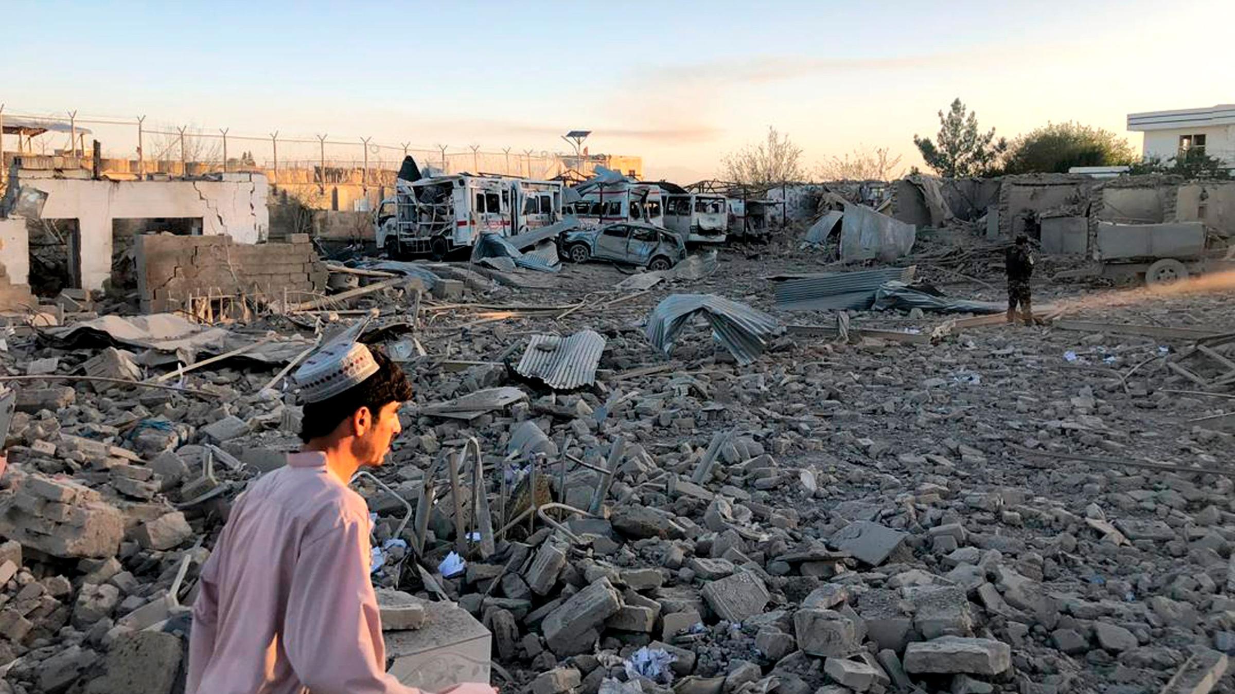 Vor Krankenhaus In Afghanistan Schwerer Anschlag In Afghanistan Zdfheute