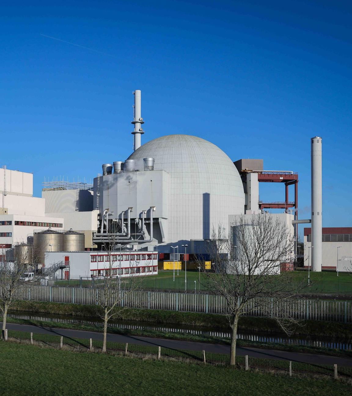 Atomkraftwerk Brokdorf am Elbdeich.