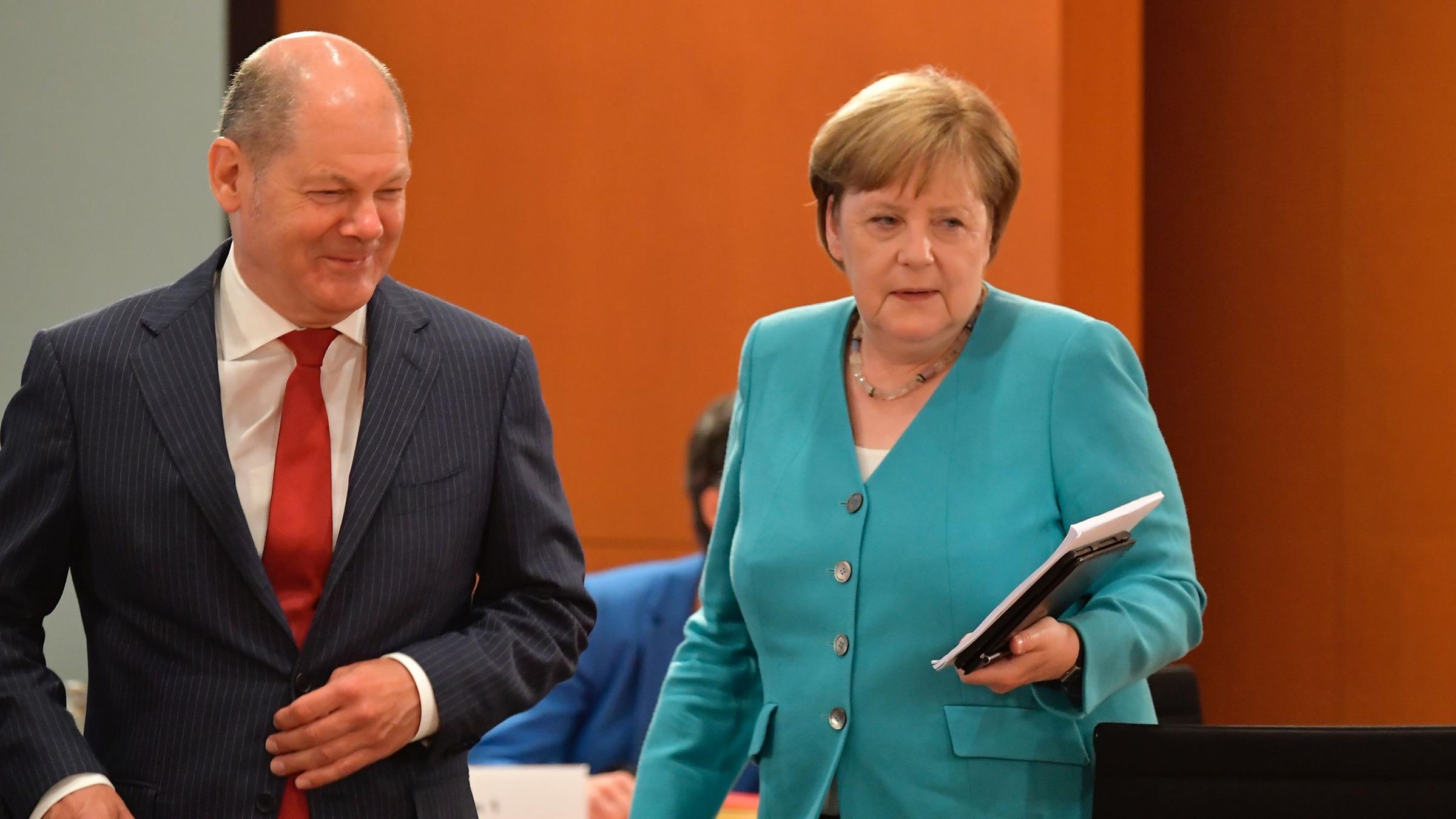 Olaf Scholz Als Neue Angela Merkel Zdftivi