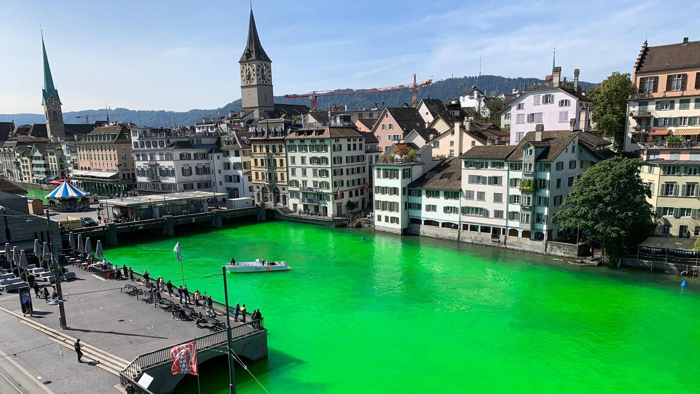 Aktion Von Umweltaktivisten Fluss In Zurich Plotzlich Giftgrun Zdfheute