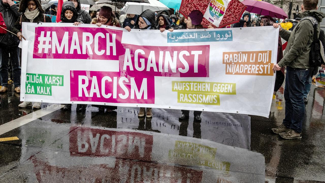 Aktionswochen Gegen Rassismus:Tausende Protestieren Gegen Rechts