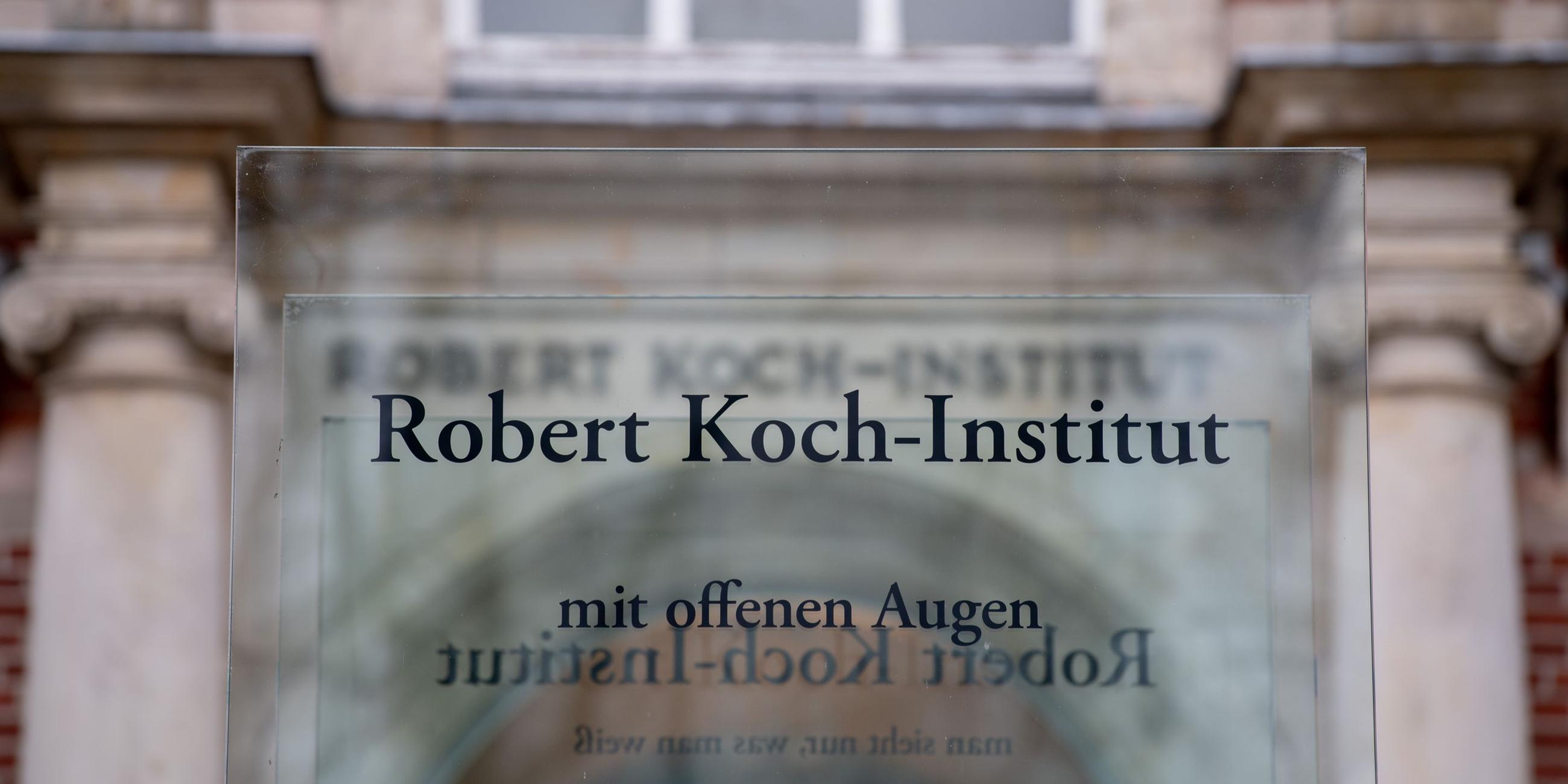 Der Eingang zum Robert Koch-Institut. Archivbild