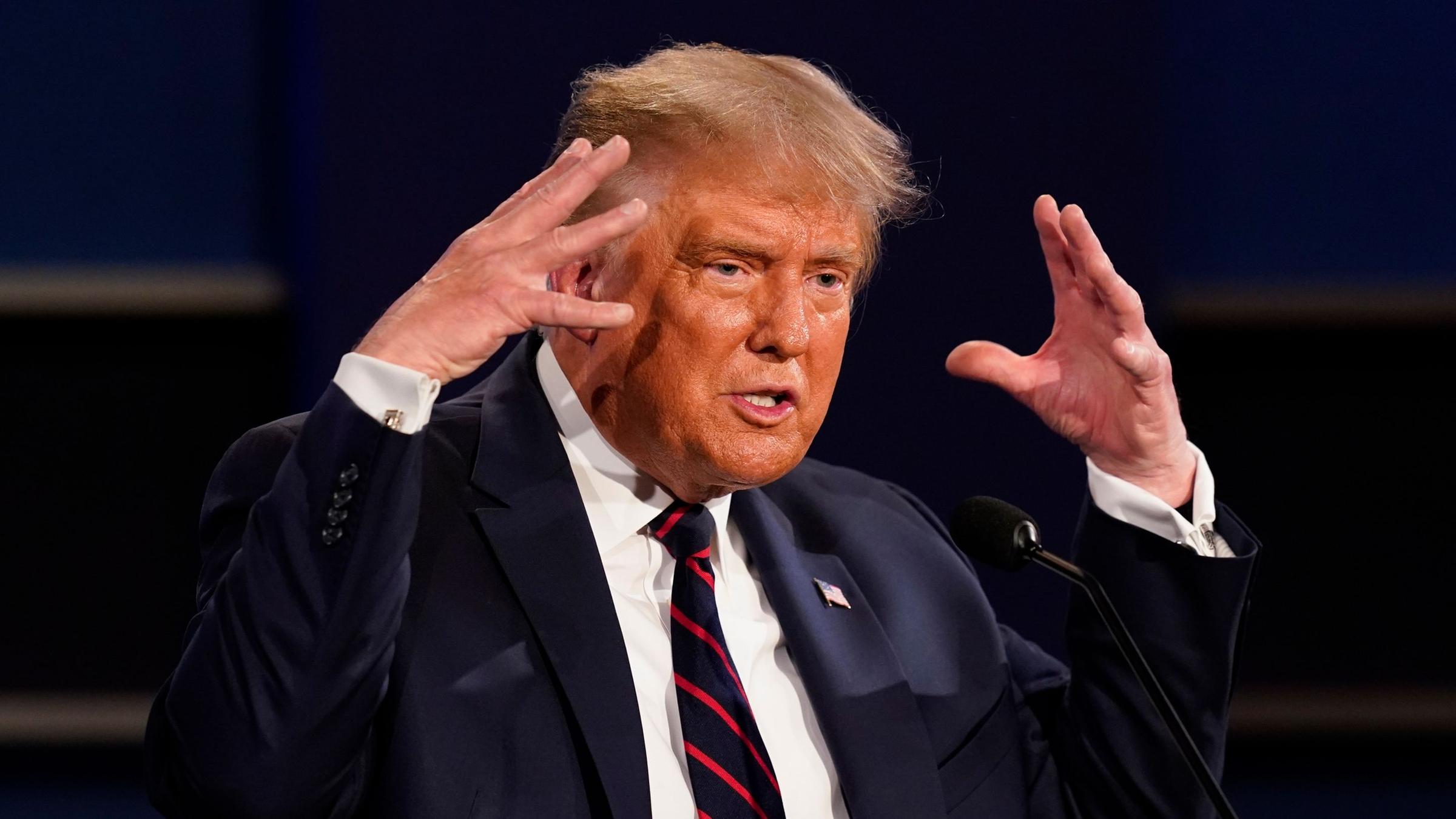 Donald Trump gestikuliert während der ersten TV-Debatte.