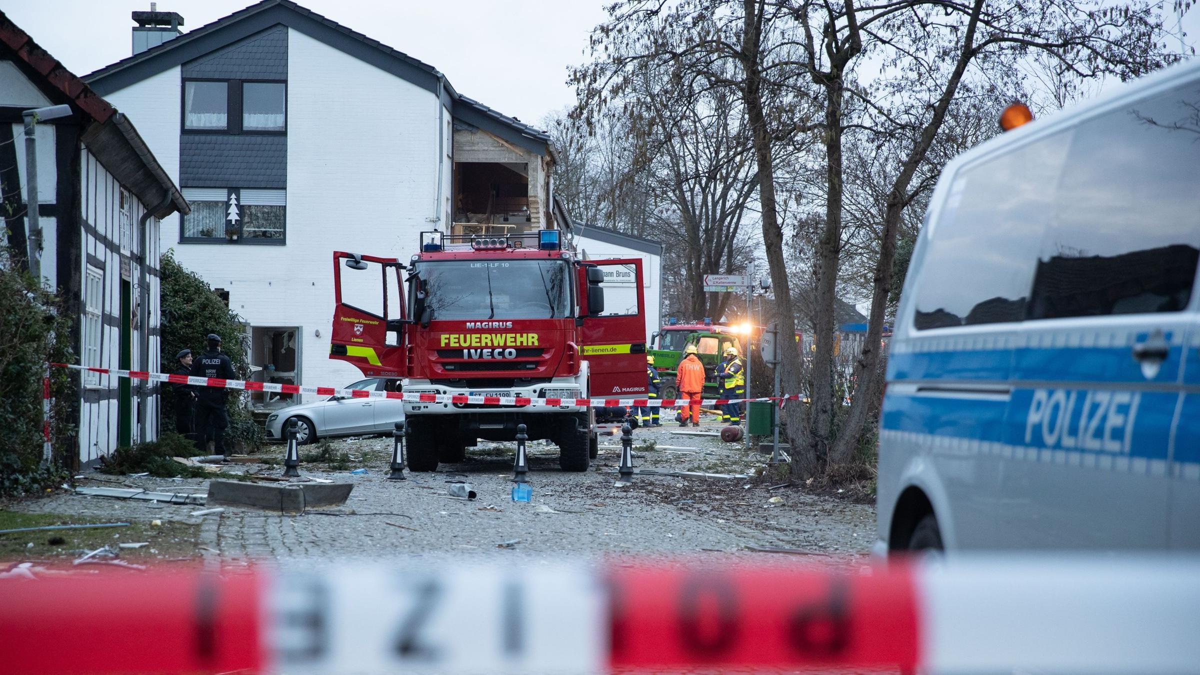 Gasexplosion Bei Osnabruck Feuerwehrmann Stirbt Bei Einsatz