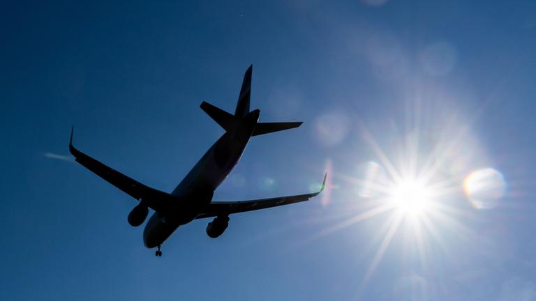 Fliegen Ohne Schadstoffe Schafft Die Luftfahrt Die Klima Wende Zdfheute