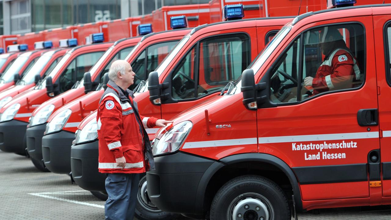 Feuerwehr-Fahrzeuge fehlen: Lücken im Katastrophenschutz - ZDFmediathek