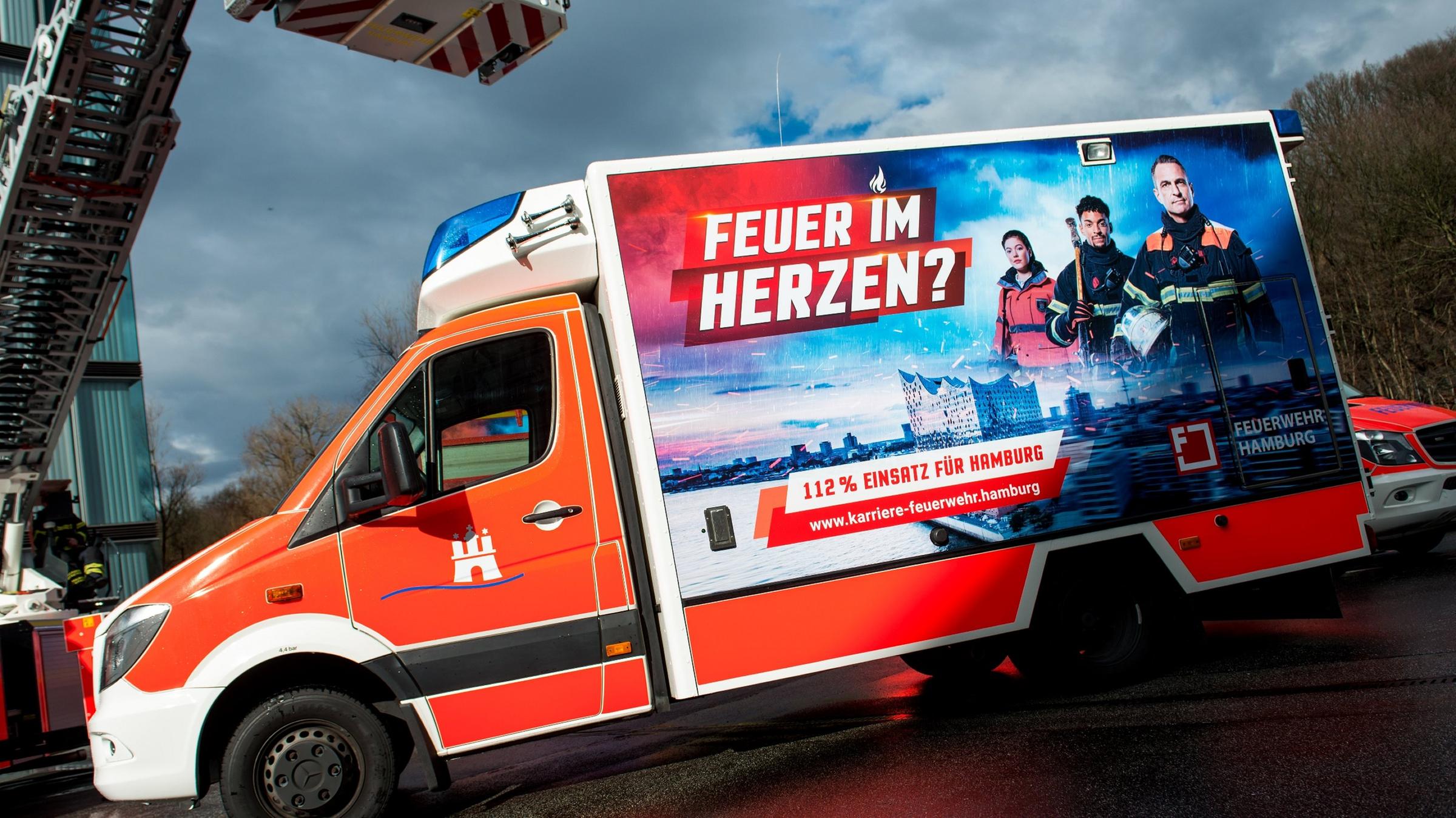 Hamburg Feuerwehr Hilft Telefonisch Bei Geburt Zdfheute