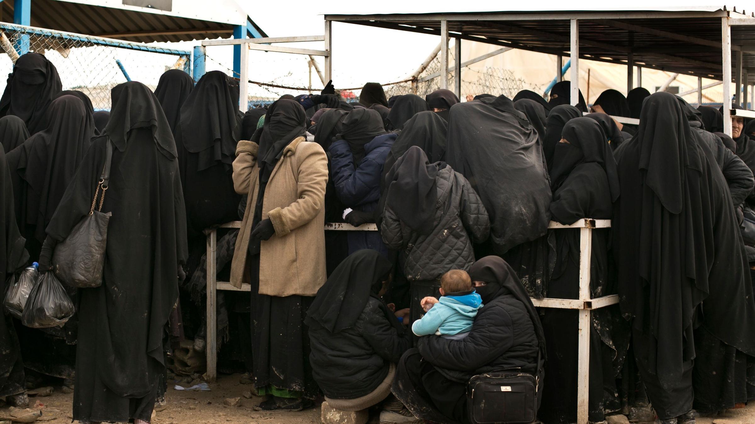 Berichte Berlin Holt Deutsche Is Mitglieder Aus Syrien Zdfheute