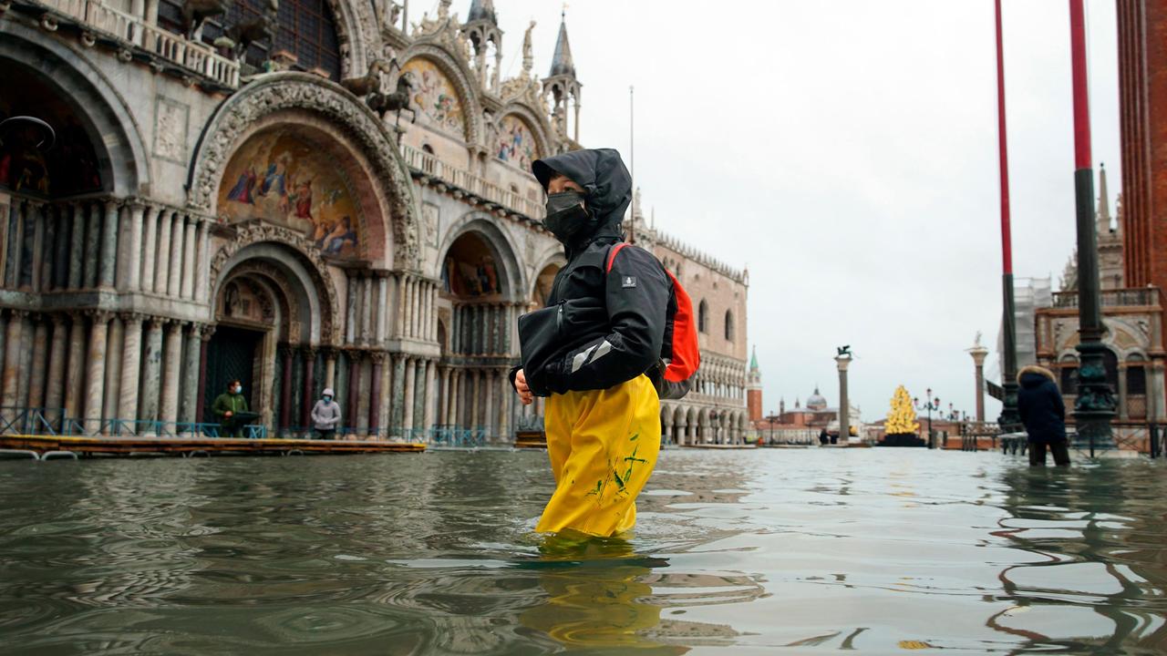 Venedig: Markusplatz unter Wasser - ZDFheute