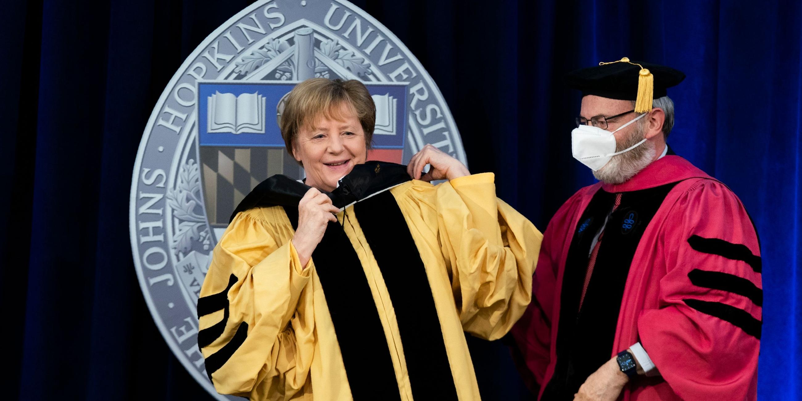 Kanzlerin Merkel auf dem Campus der Johns-Hopkins-Universität.