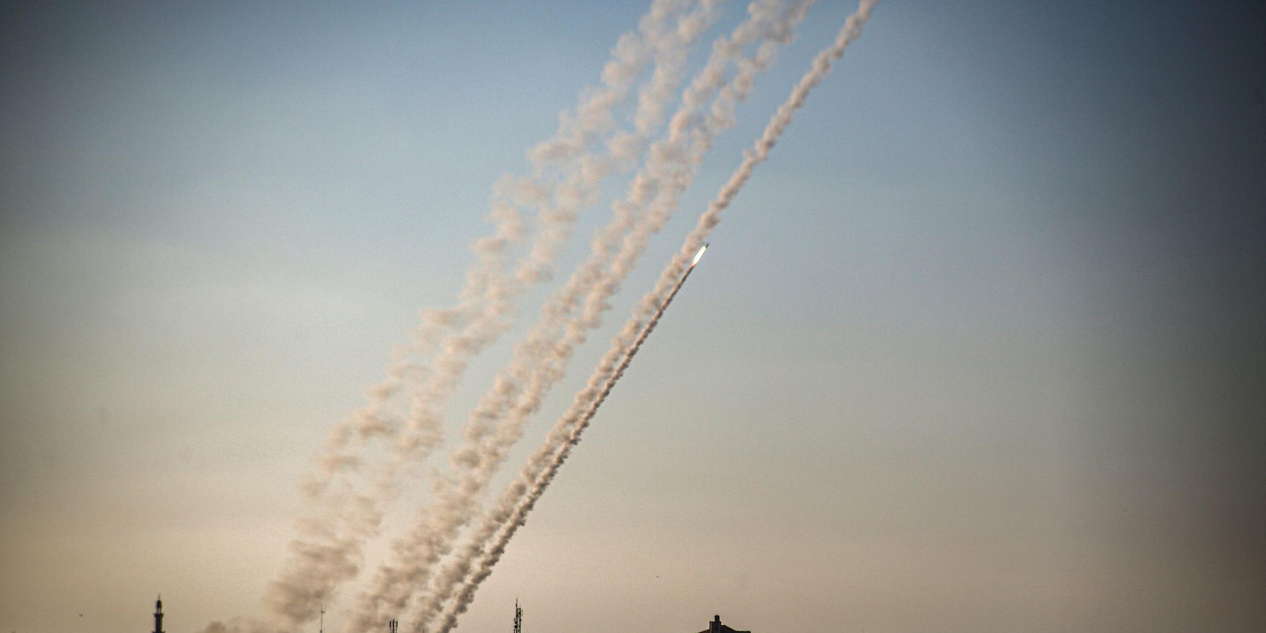 Raketen werden aus Gaza in Richtung Israel geschossen. Symbolbild