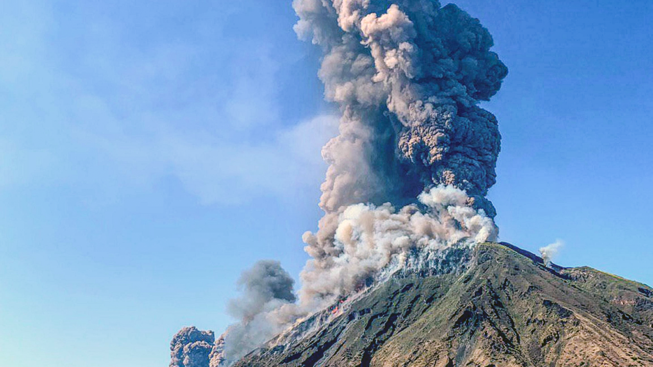 Mindestens Ein Toter Ausbruch Am Vulkan Stromboli Zdfheute