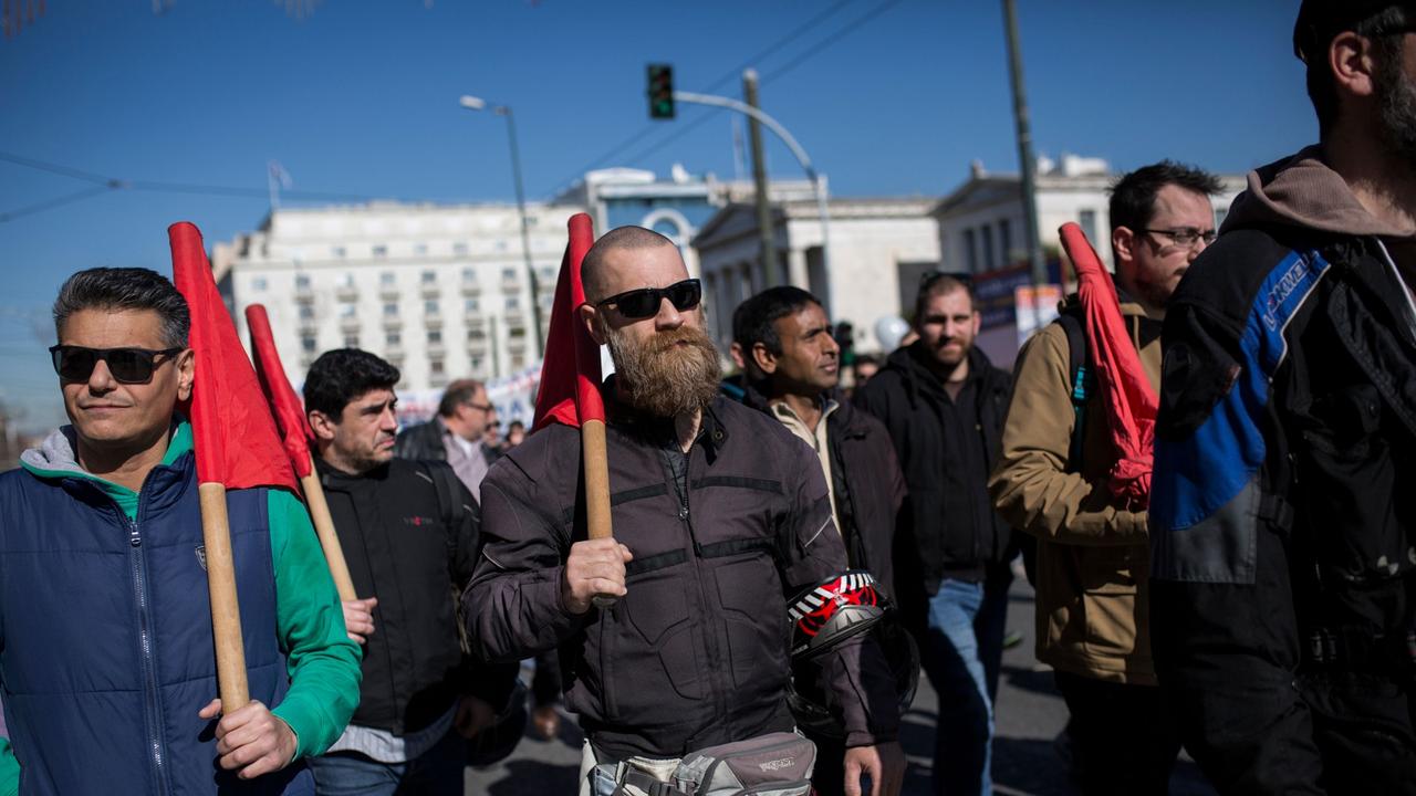 Offentliches Leben Ruht Streiks In Griechenland Zdfheute